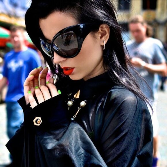 Tom Ford FT0219 DAPHNE 01A Butterfly Sunglasses - Black\Grey - Picture 2 of 9